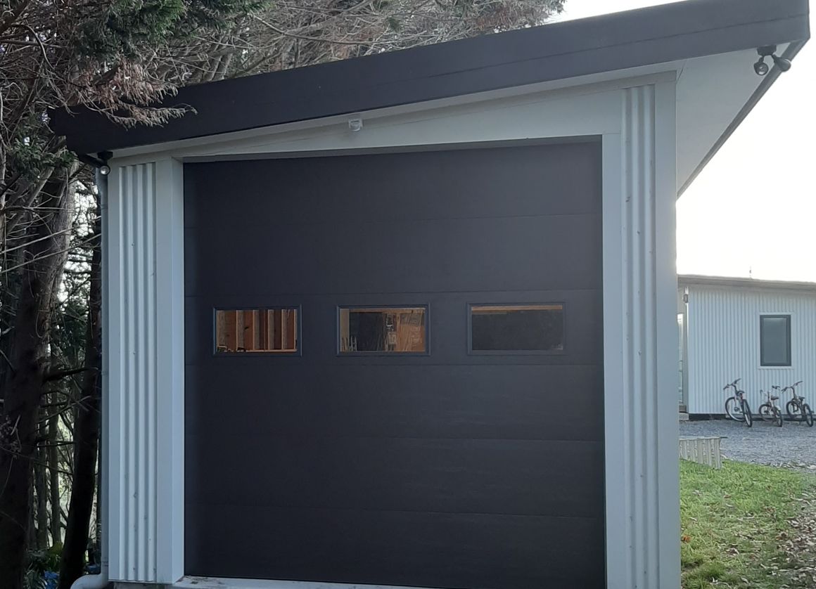 Flat Embossed Ironsand With Window Panel